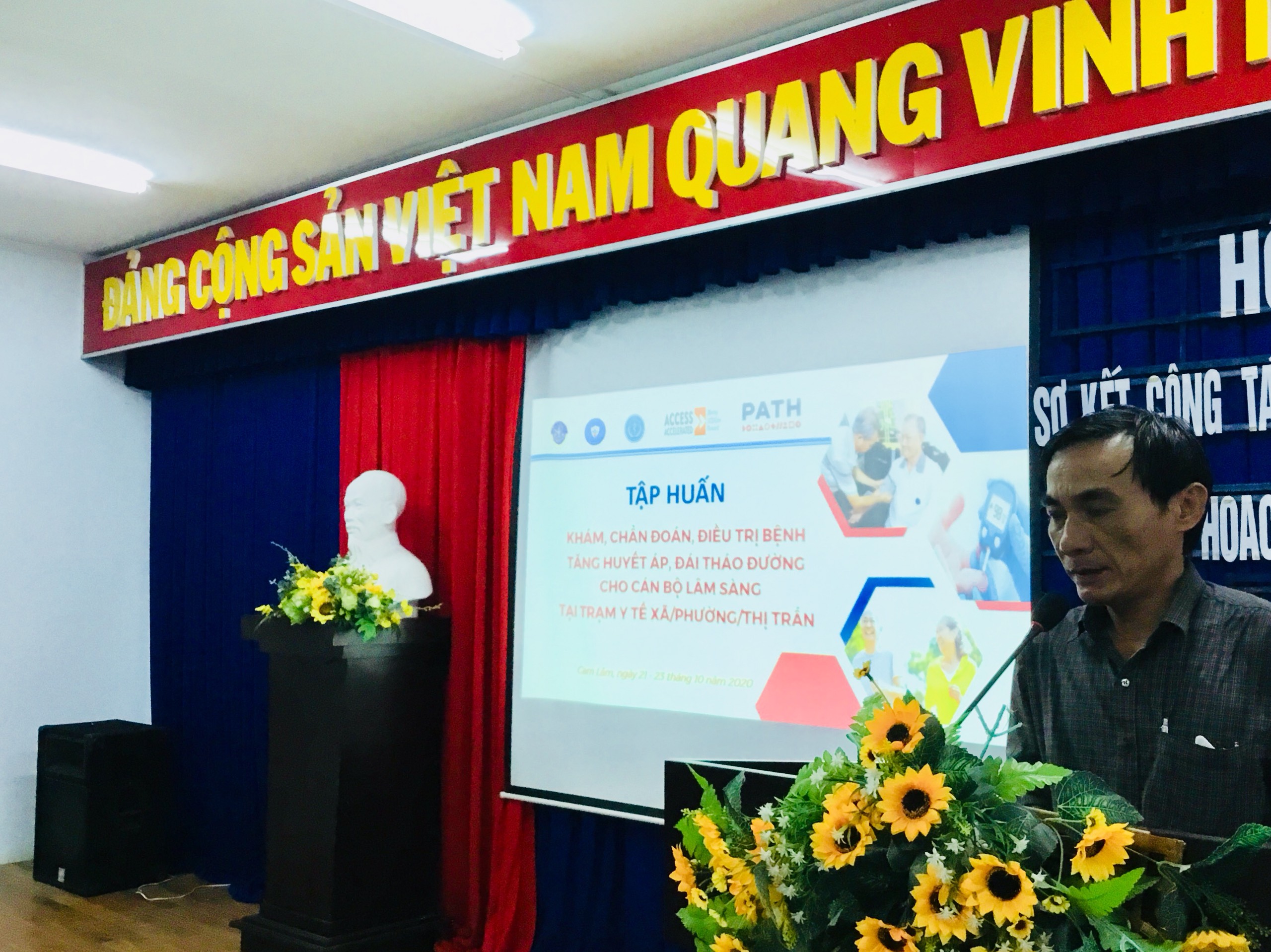 TẬP HUẤN CÁN BỘ Y TẾ KHÁM ĐIỀU TRỊ TĂNG HUYẾT ÁP VÀ ĐÁI THÁO ĐƯỜNG TẠI HUYỆN CAM LÂM